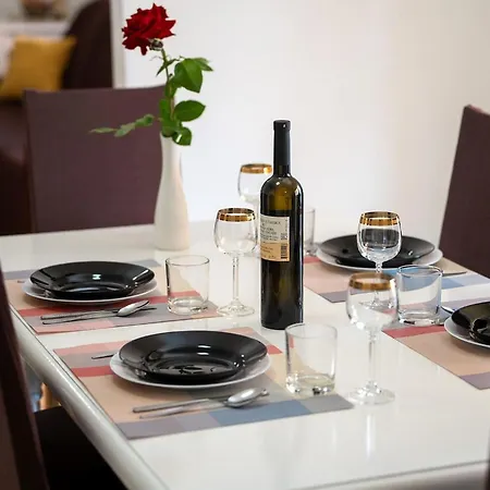 App Laura Holiday home Porec