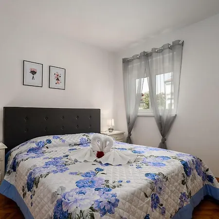 App Laura Holiday home Porec